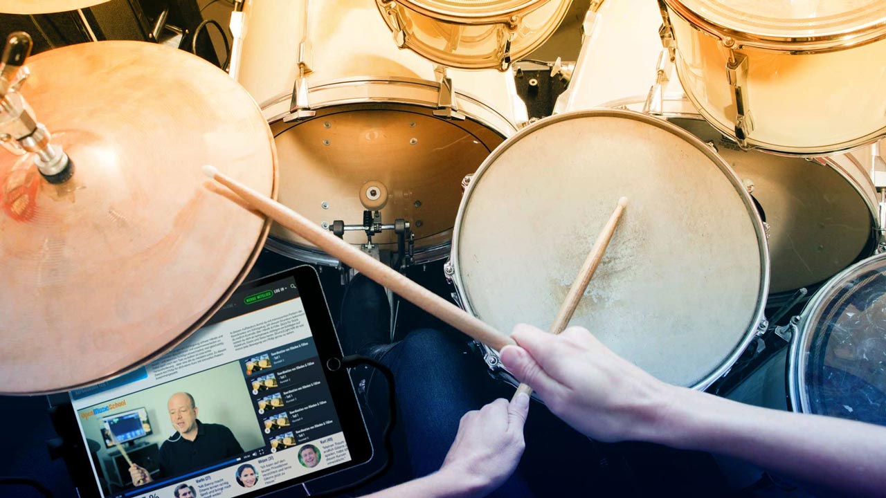 Drums-Ipad-beim-Spiel Drums-Ipad-beim-Spiel